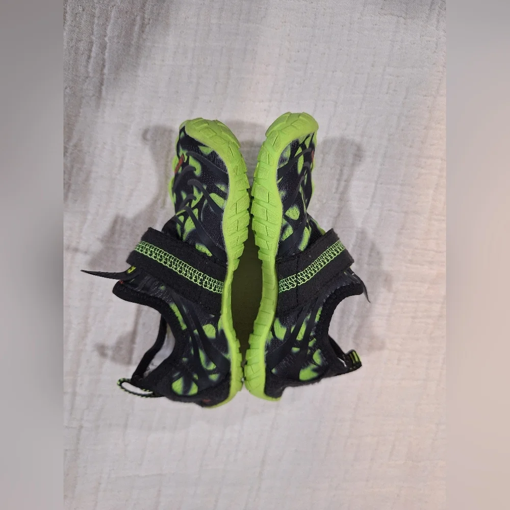 Kids Black and Green Water Shoes Size US 9.5
